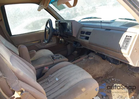 1993 Chevrolet Suburban K1500 from USA, damaged, VIN 1GNFK16K7PJ371462